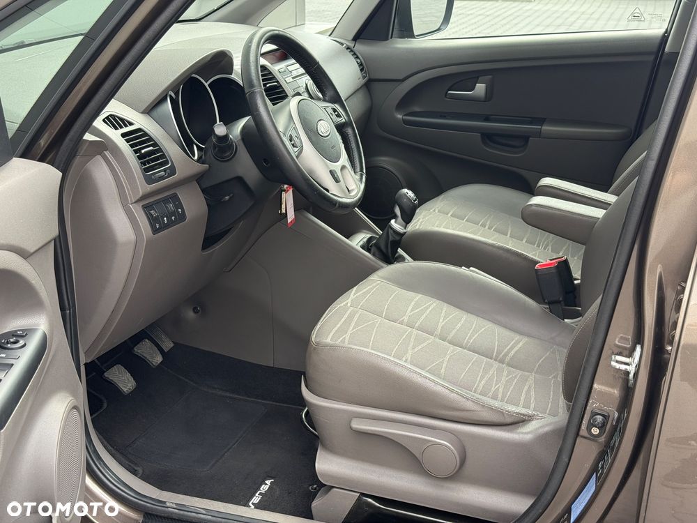 Kia Venga 1.6 CRDi 128 Fifa World Cup Edition - 11