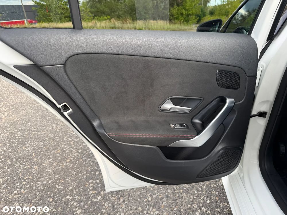 Mercedes-Benz Klasa A 200 4-Matic AMG Line 8G-DCT - 18