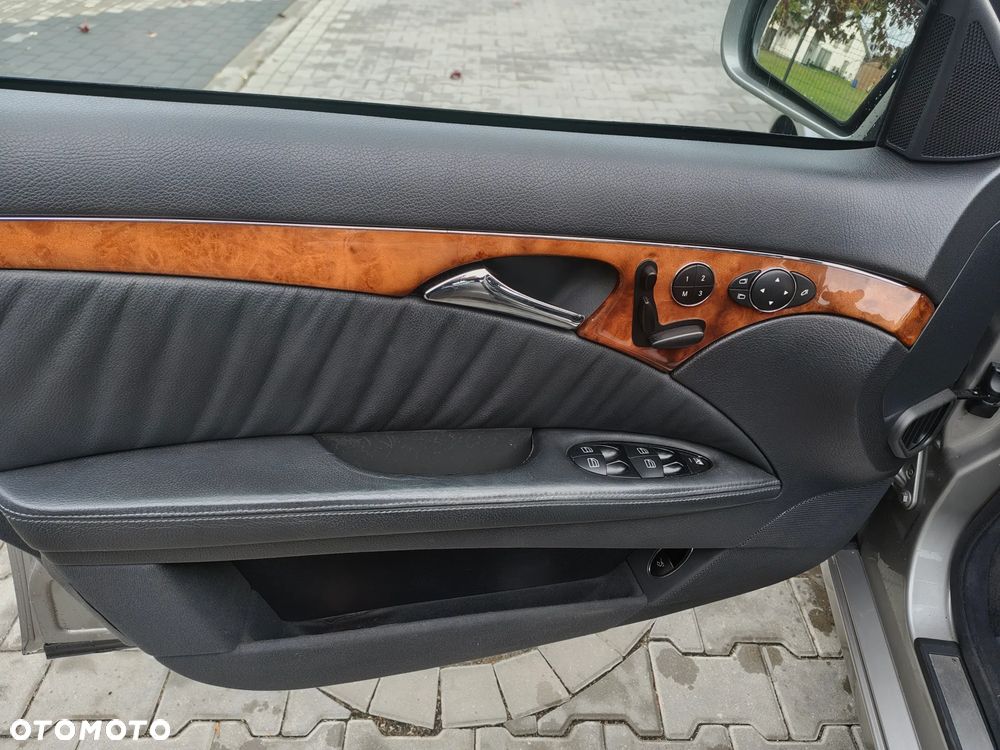 Mercedes-Benz Klasa E 320 CDI T Elegance - 27