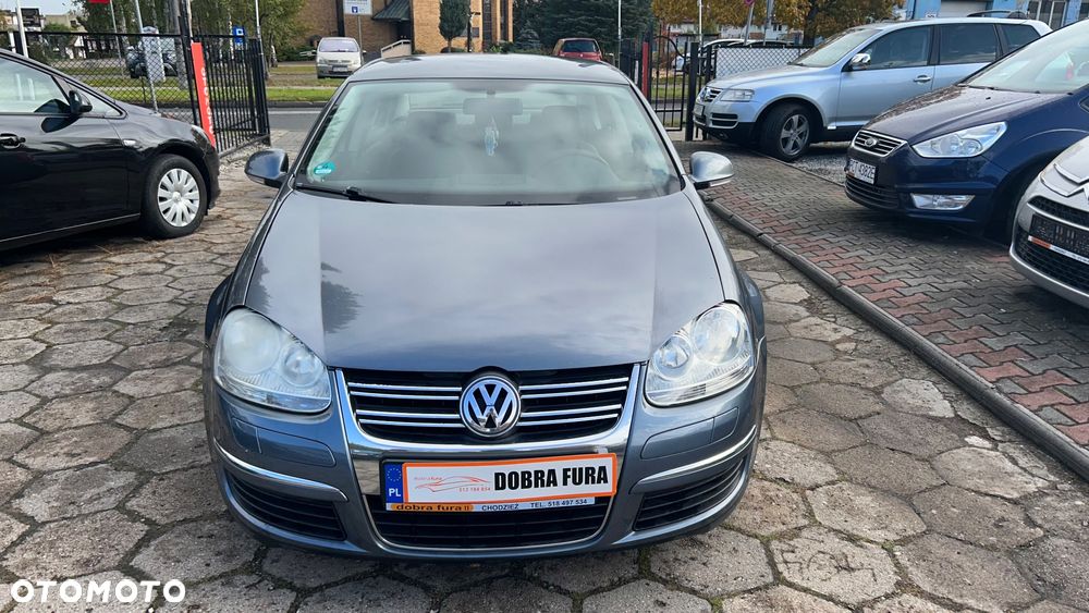 Volkswagen Jetta 1.9 TDI DPF Sportline - 3