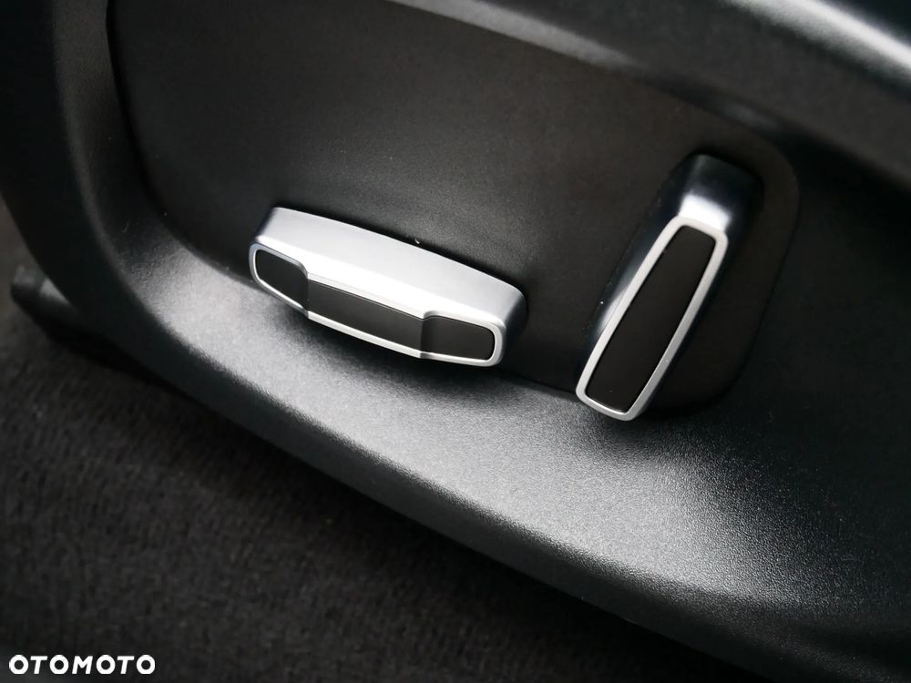 Jaguar F-Pace 2.0 i4P AWD R-Sport - 17