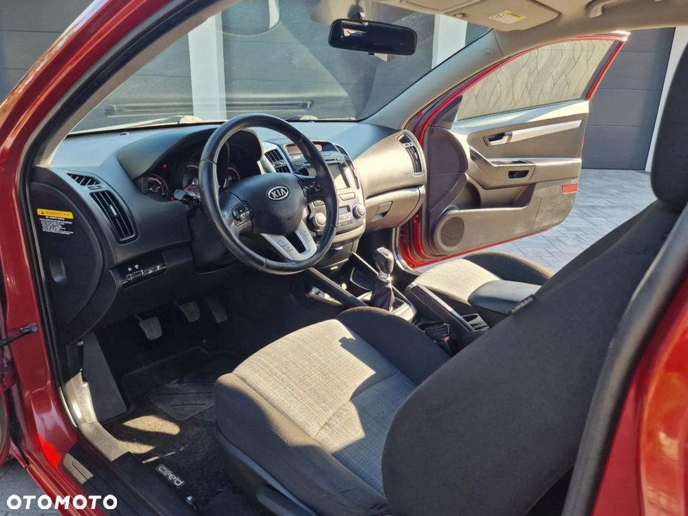Kia ProCeed - 25