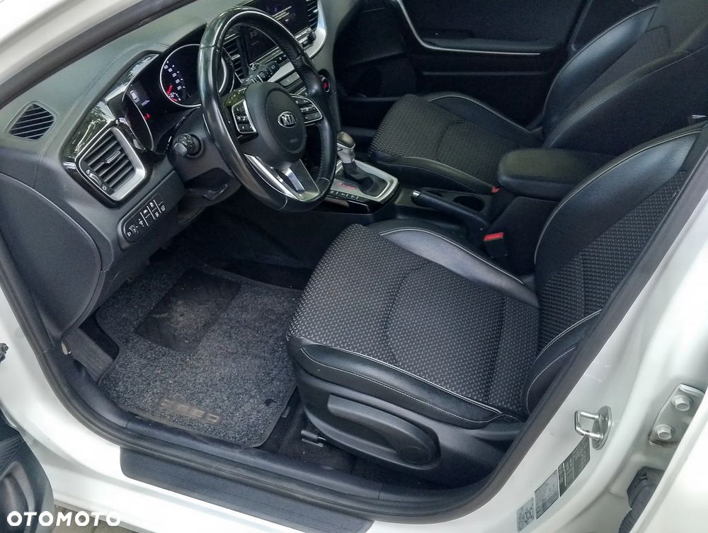 Kia Ceed 1.6 CRDi (48V Mild-Hybrid) DCT7 GT Line - 10