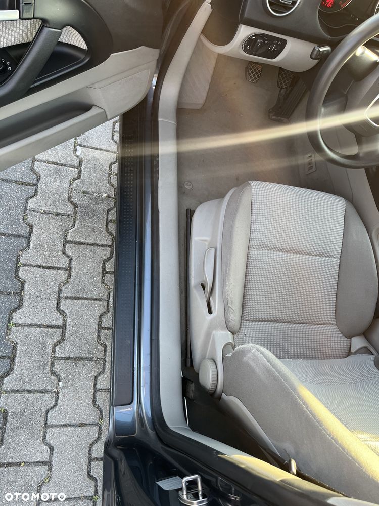 Audi A3 3-drzwiowe 1.6 Attraction - 12