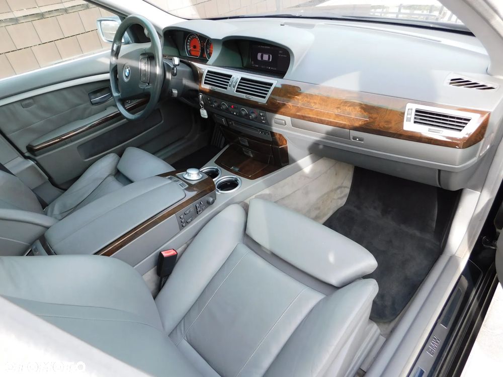 BMW Seria 7 745Li - 7