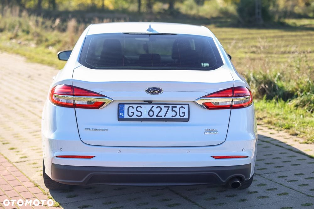 Ford Fusion - 19