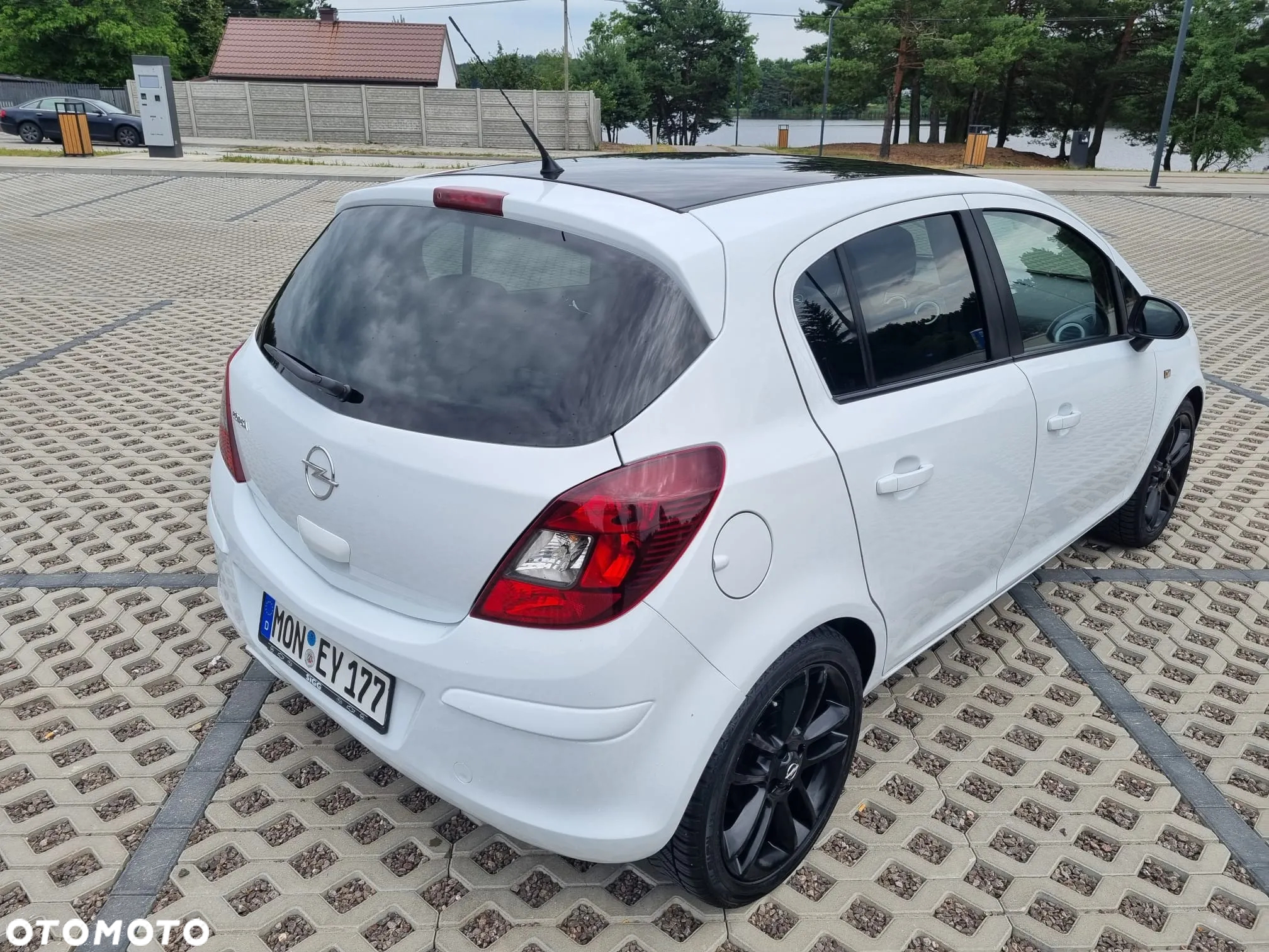 Opel Corsa 1.4 16V Cosmo - 12