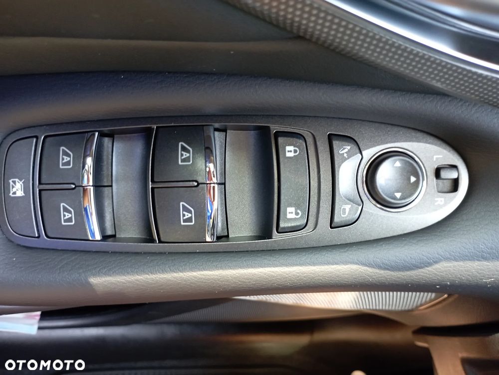 Infiniti Q50 2.0t Premium Sound Studio by Bose - 25