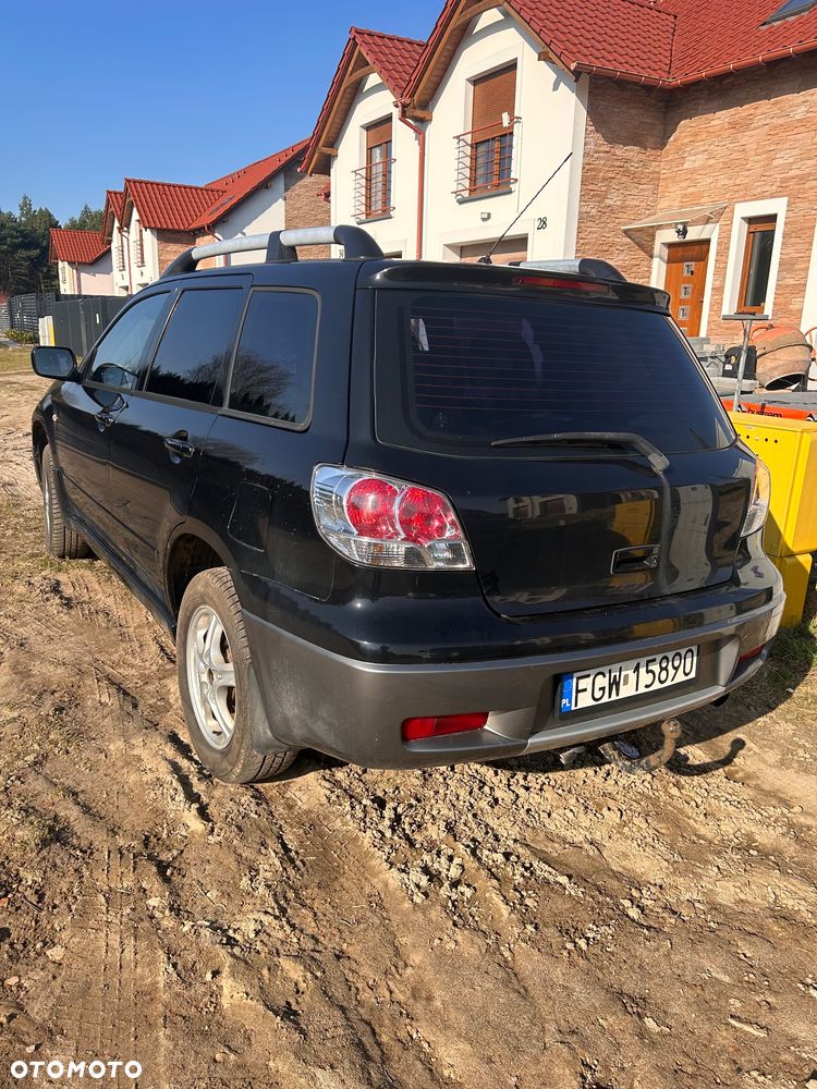 Mitsubishi Outlander 2.0 Comfort 4WD - 2