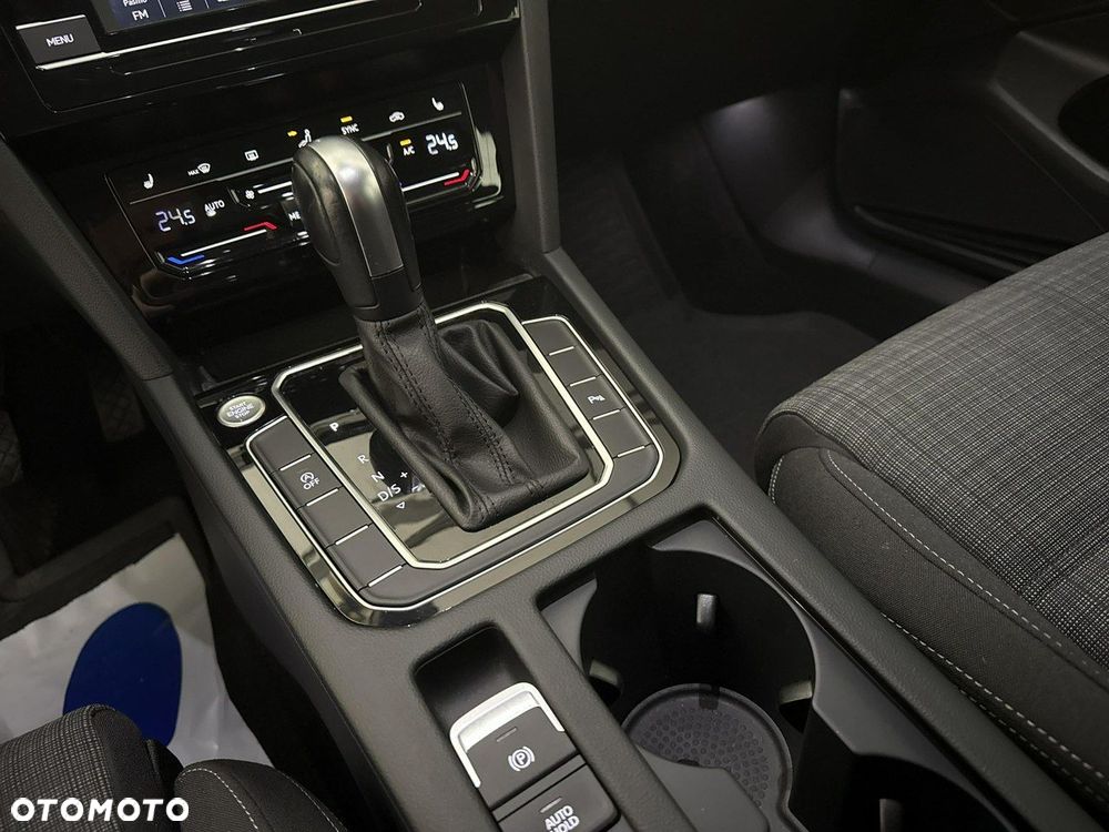 Volkswagen Passat - 17