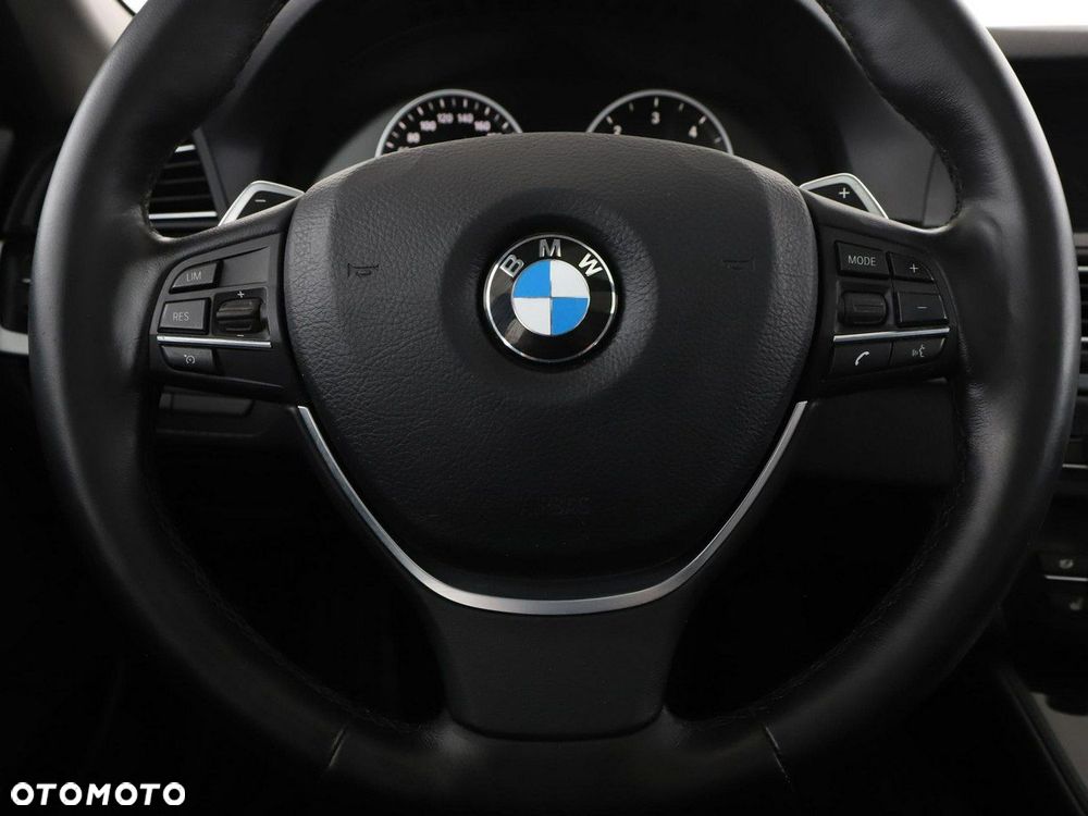 BMW Seria 5 520d xDrive - 22