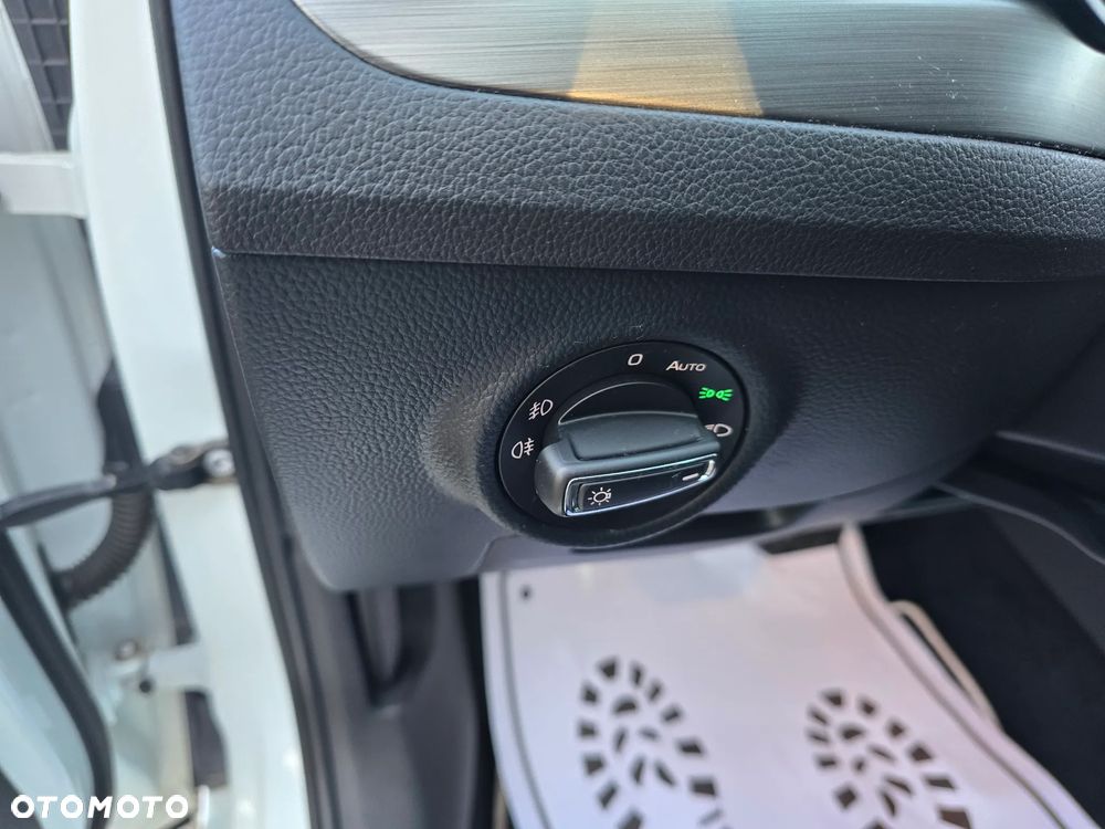 Skoda Superb 2.0 TDI DSG Ambition - 33