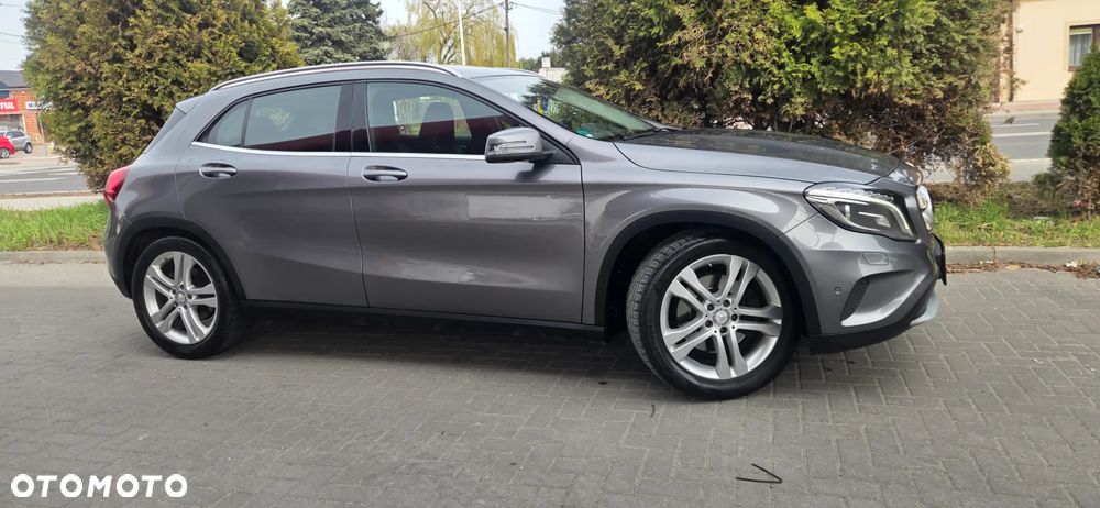 Mercedes-Benz GLA 250 7G-DCT StreetStyle - 18