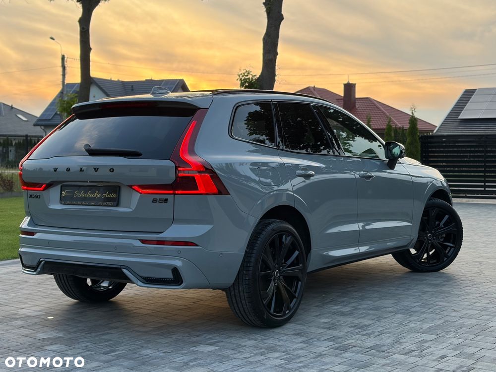 Volvo XC 60 B5 B AWD Plus Black Edition - 4