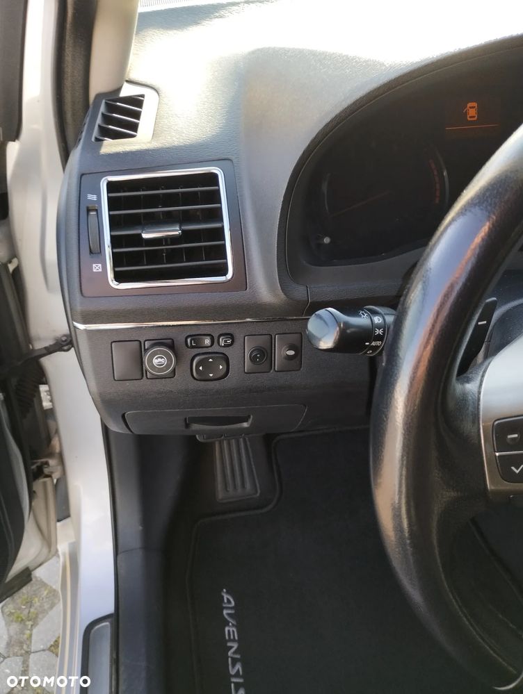 Toyota Avensis 2.0 Premium MS - 20