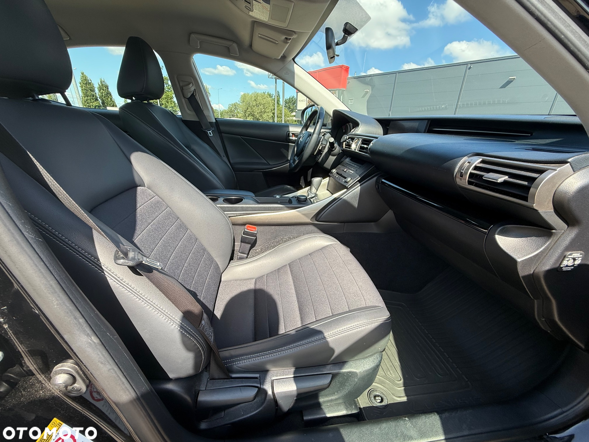 Lexus IS 300h Elite - 23