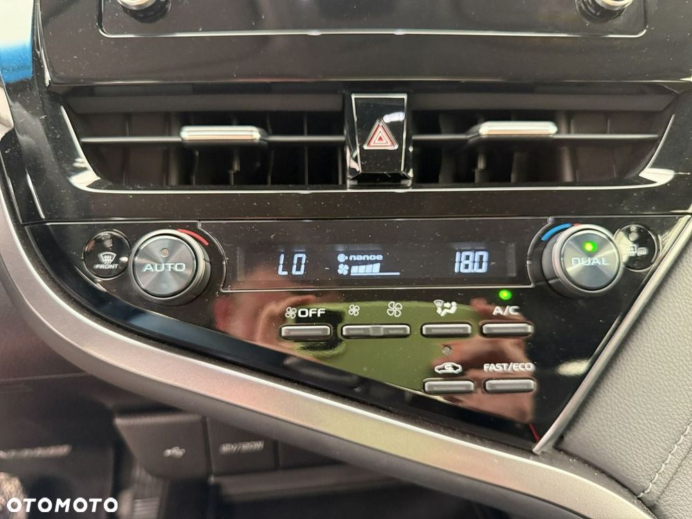 Toyota Camry - 22