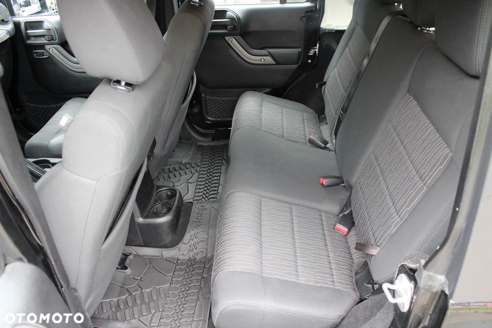 Jeep Wrangler 2.8 CRD Unlim Sport - 8