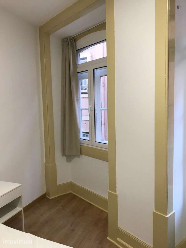 Quarto - localizado em Baixa Coimbra - Grande imagem: 2/14