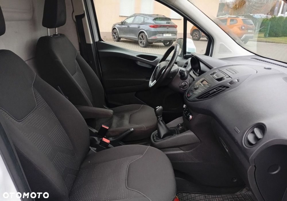 Ford Transit Courier - 15