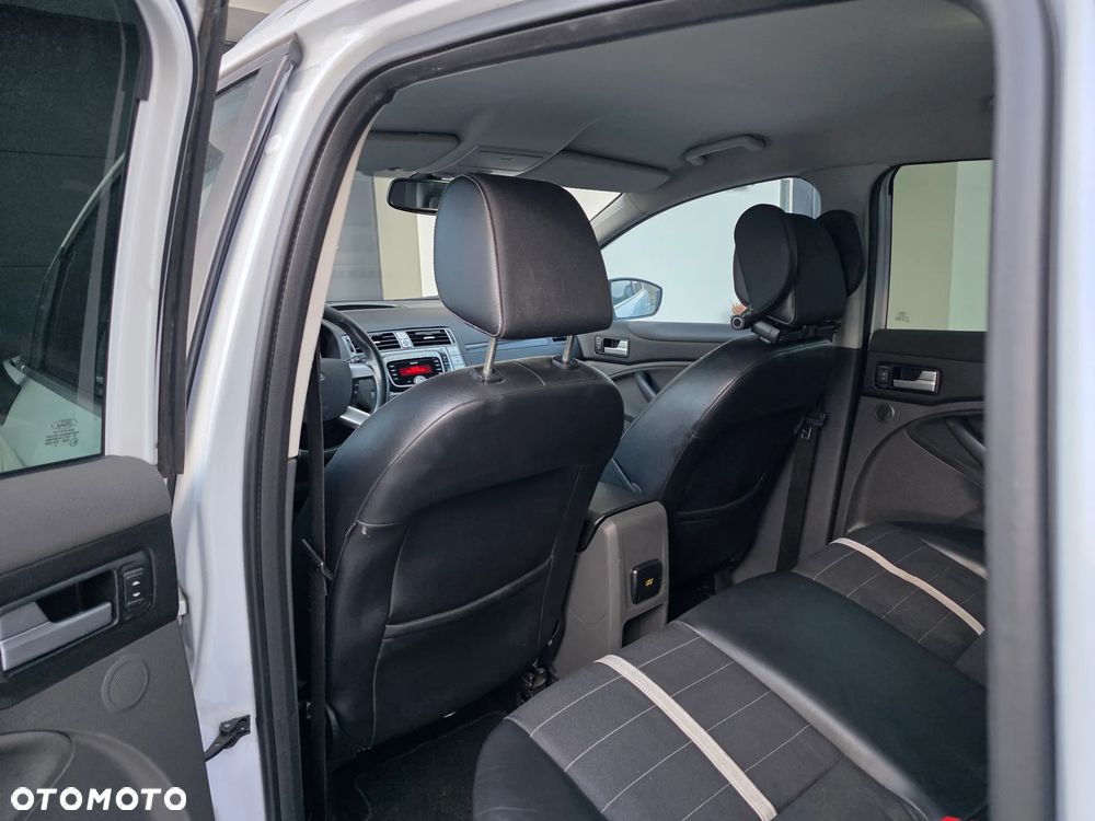 Ford Kuga 2.5 4x4 Individual - 10