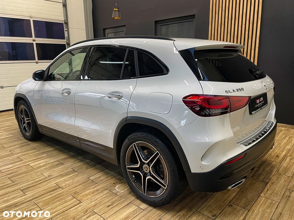 Mercedes-Benz GLA 250 AMG Line - 11