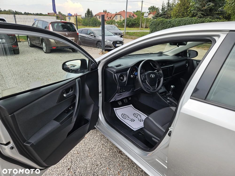 Toyota Auris 1.6 Premium - 19