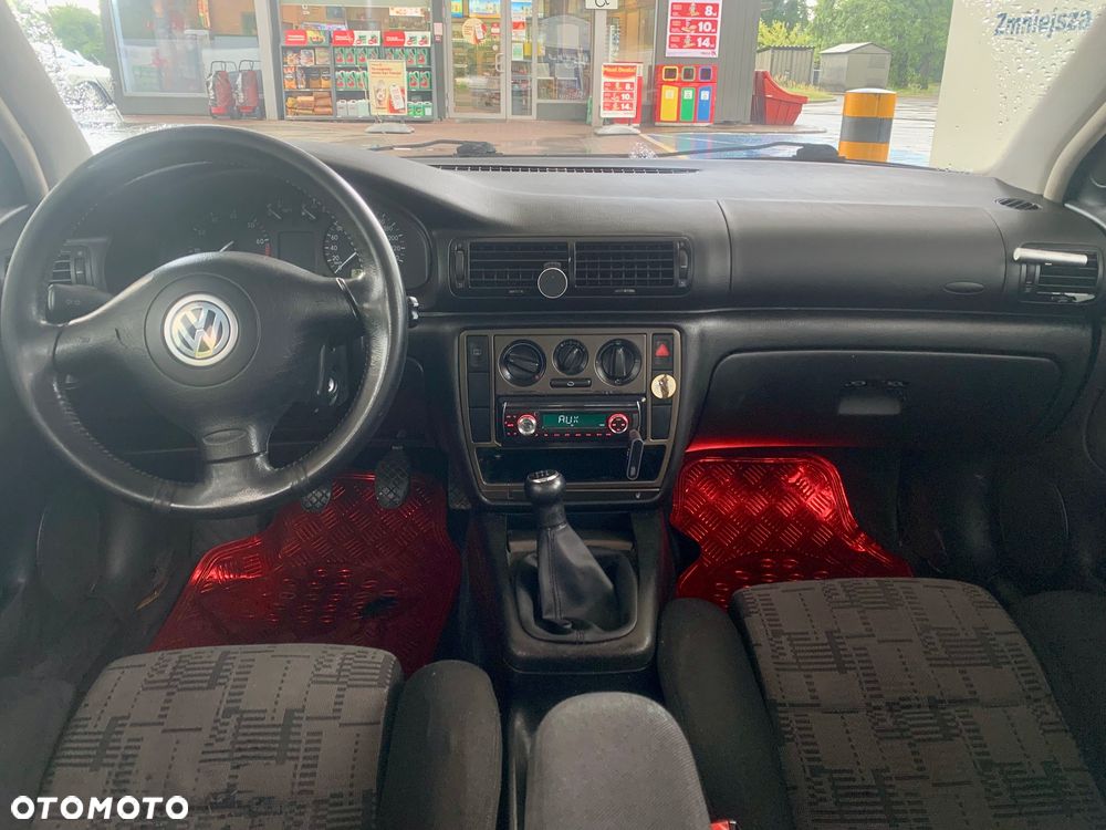 Volkswagen Passat 1.8 Highline - 9