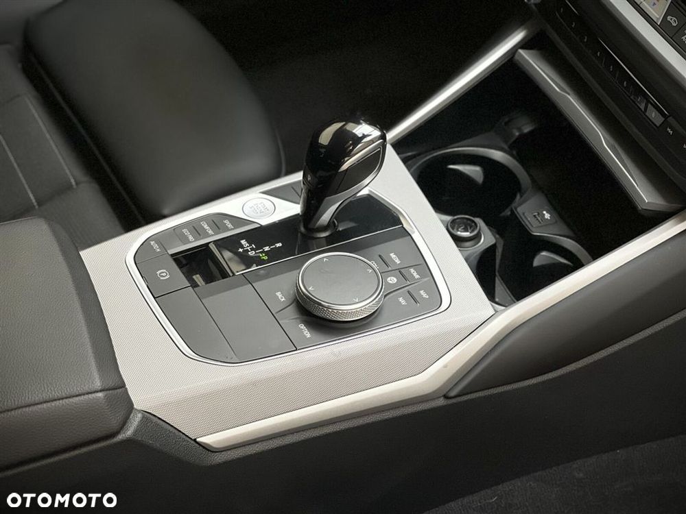 BMW Seria 3 320d xDrive - 16