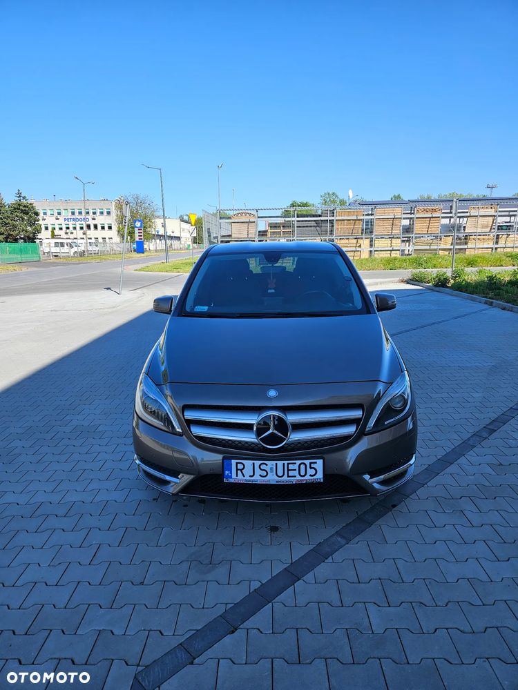 Mercedes-Benz Klasa B 220 4-Matic - 1