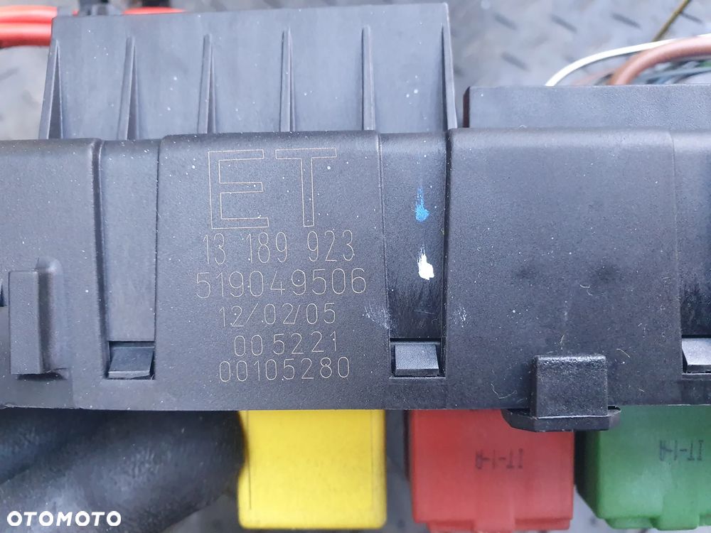 Skrzynka bezpieczników Opel Vectra C 09228740 + WTYCZKI INSTALACJA 13189923 - 3