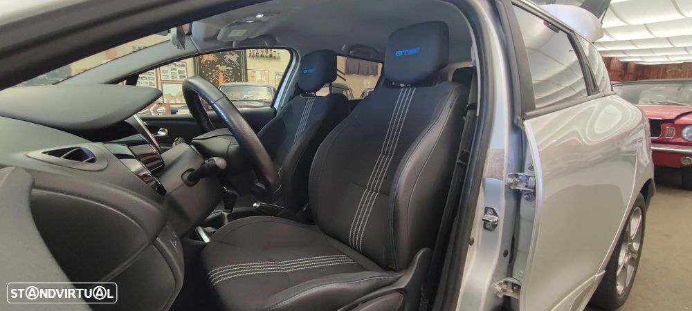 Renault Clio Sport Tourer 1.5 dCi GT Line - 14