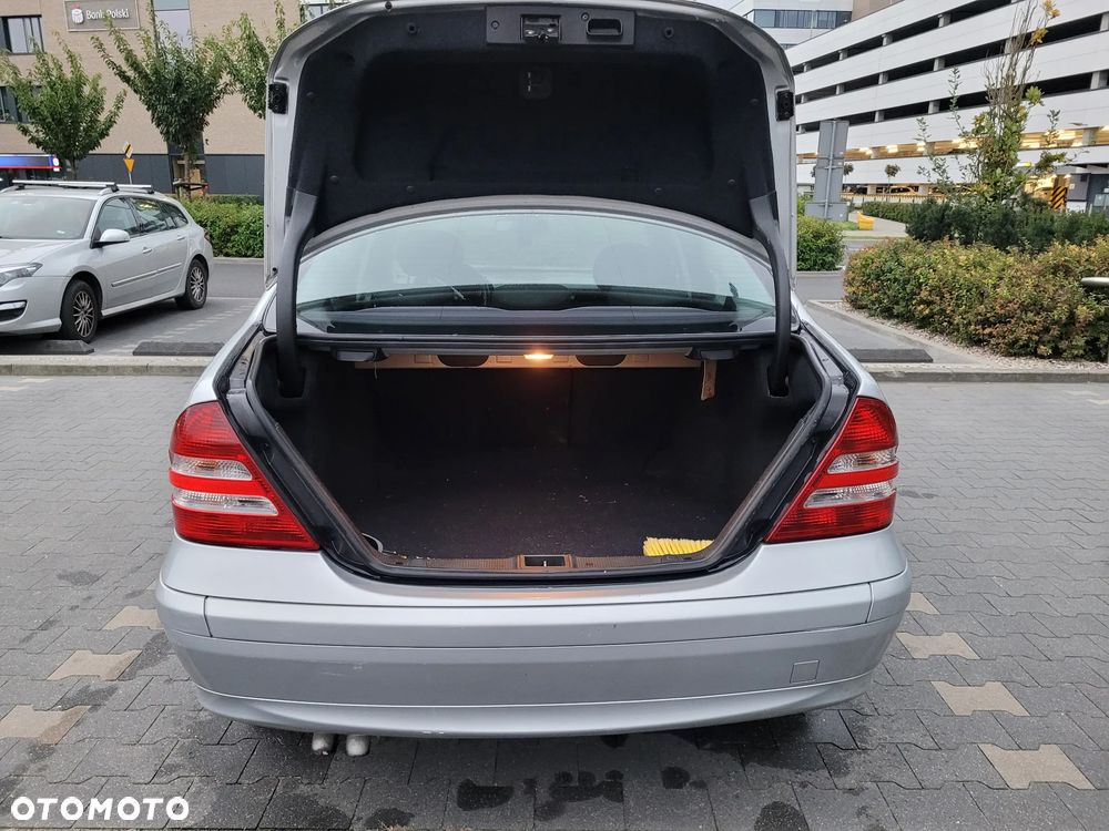 Mercedes-Benz Klasa C 200 T CDI Classic - 16