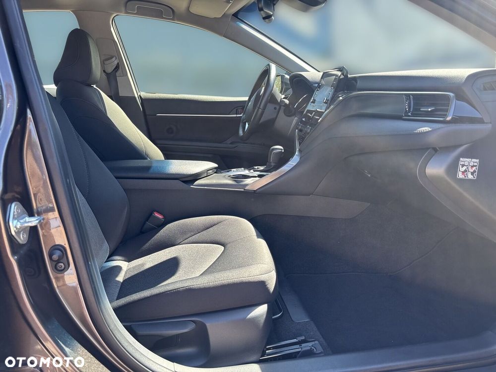 Toyota Camry 2.5 Hybrid Comfort CVT - 11