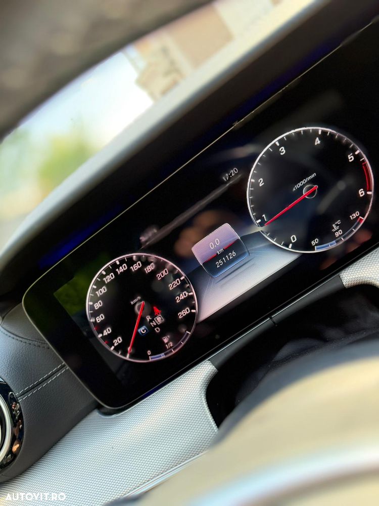 Mercedes-Benz E 220 d 4MATIC 9G-TRONIC - 16