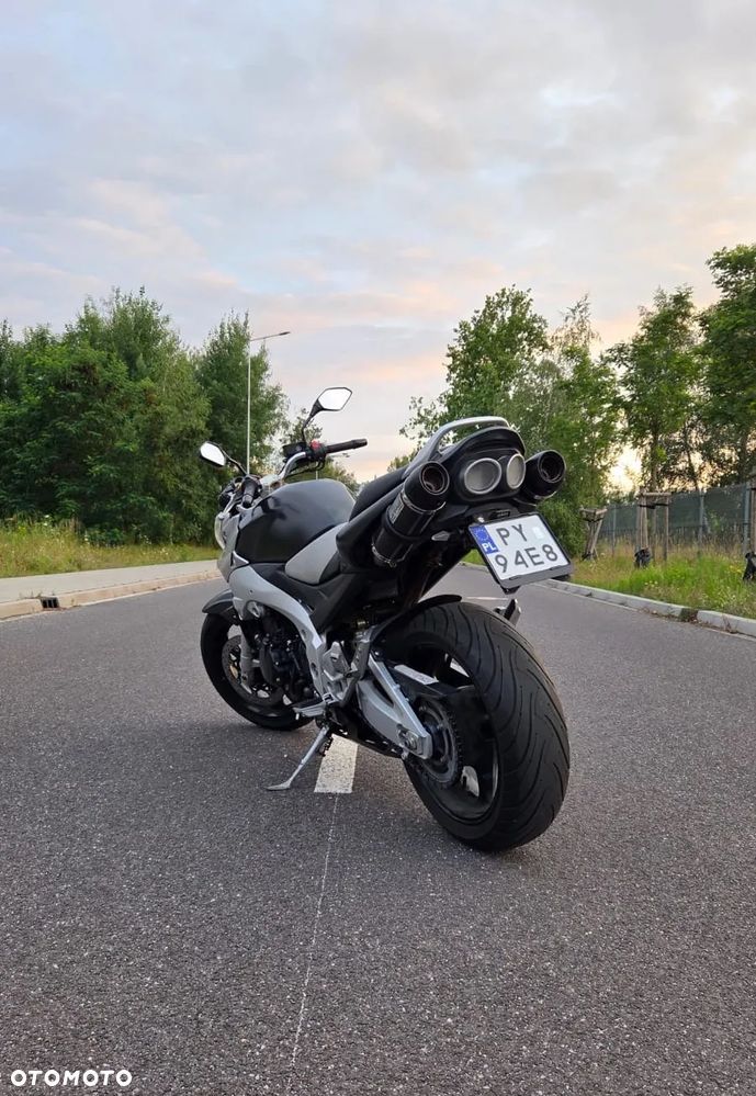 Suzuki GSR - 1