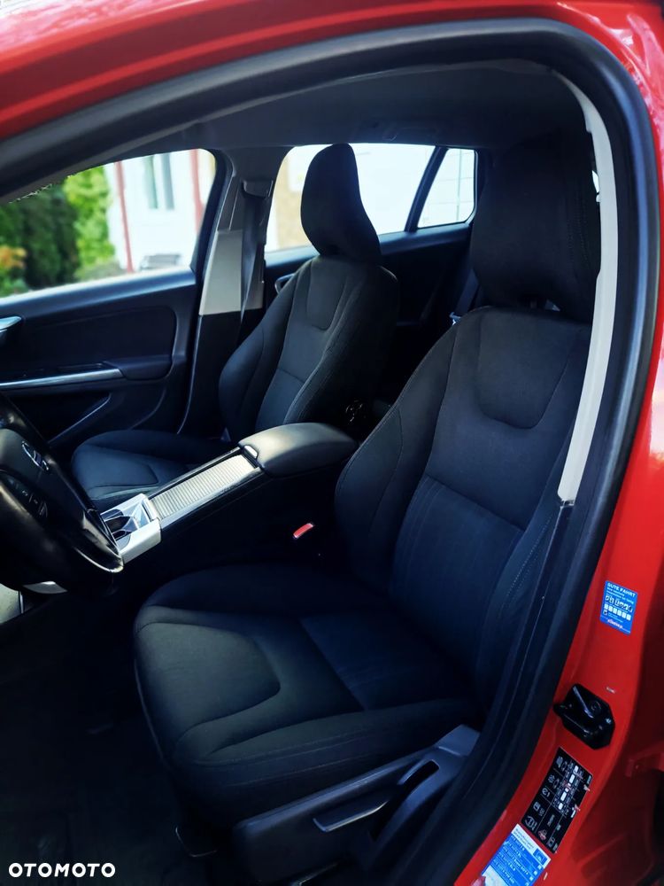 Volvo V60 D3 Momentum - 19