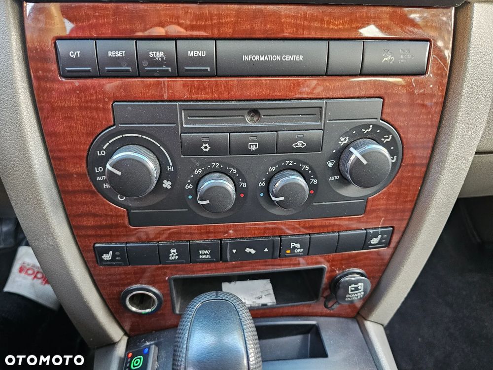 Jeep Grand Cherokee - 28