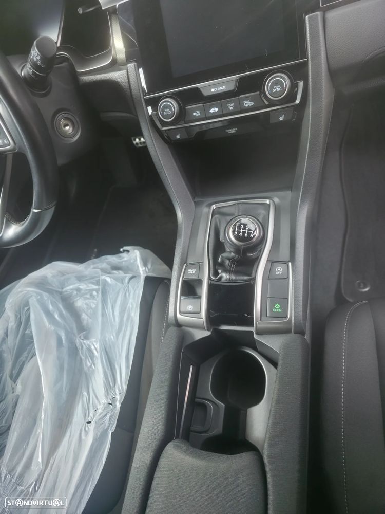 Honda Civic 1.0 i-VTEC Executive Premium - 9