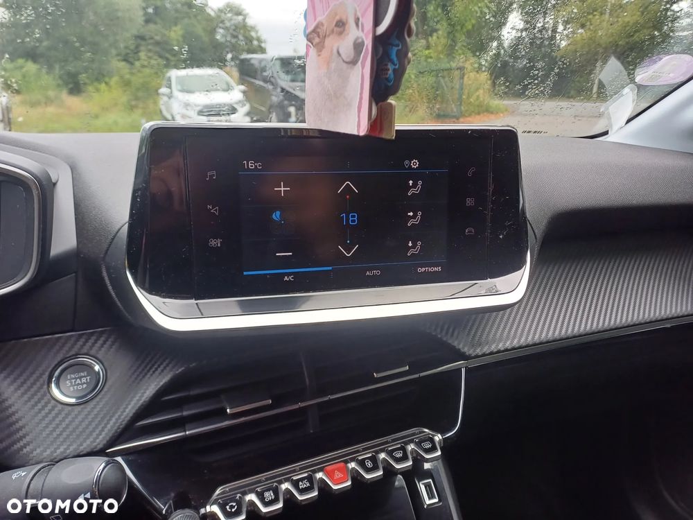 Peugeot 208 PureTech 100 EAT8 Allure - 19
