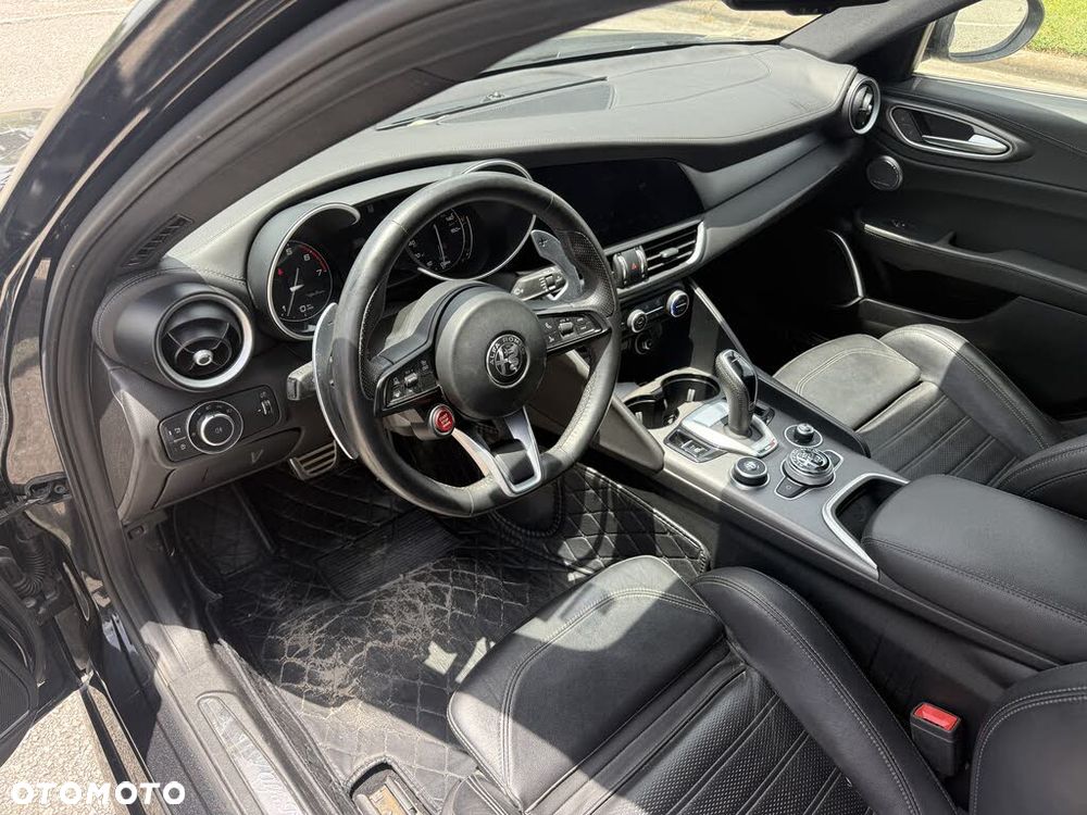 Alfa Romeo Giulia 2.0 Turbo 16V AT8 Veloce - 11
