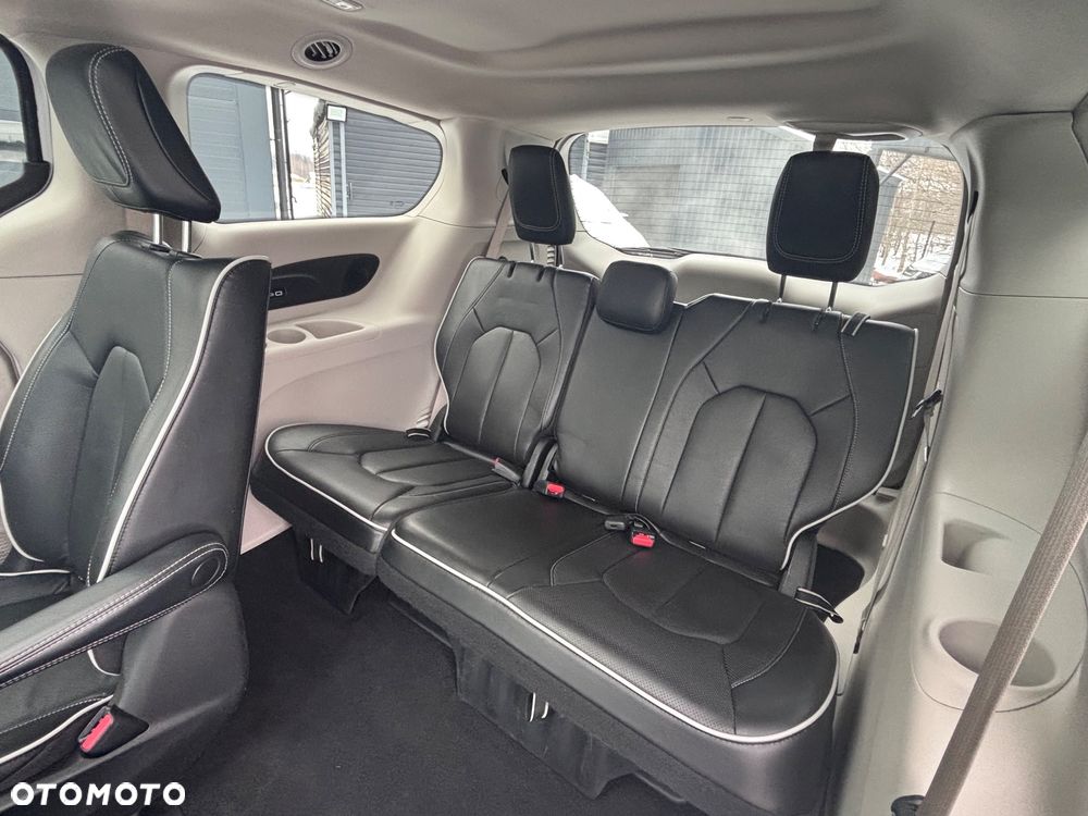 Chrysler Pacifica - 10