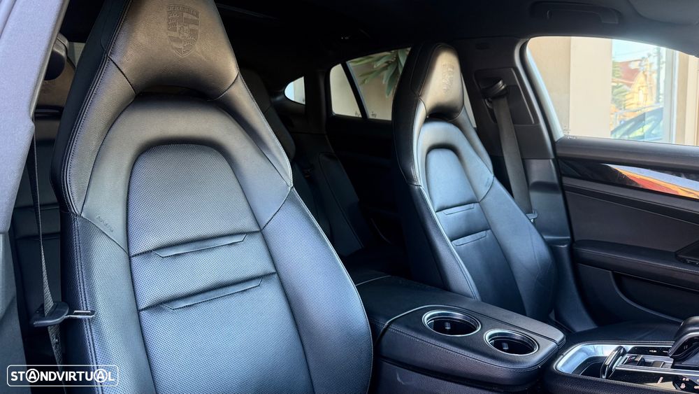 Porsche Panamera 4 E-Hybrid - 26
