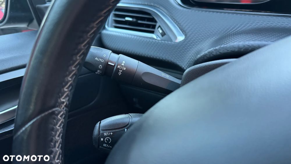 Peugeot 208 1.2 PureTech Allure S&S - 12