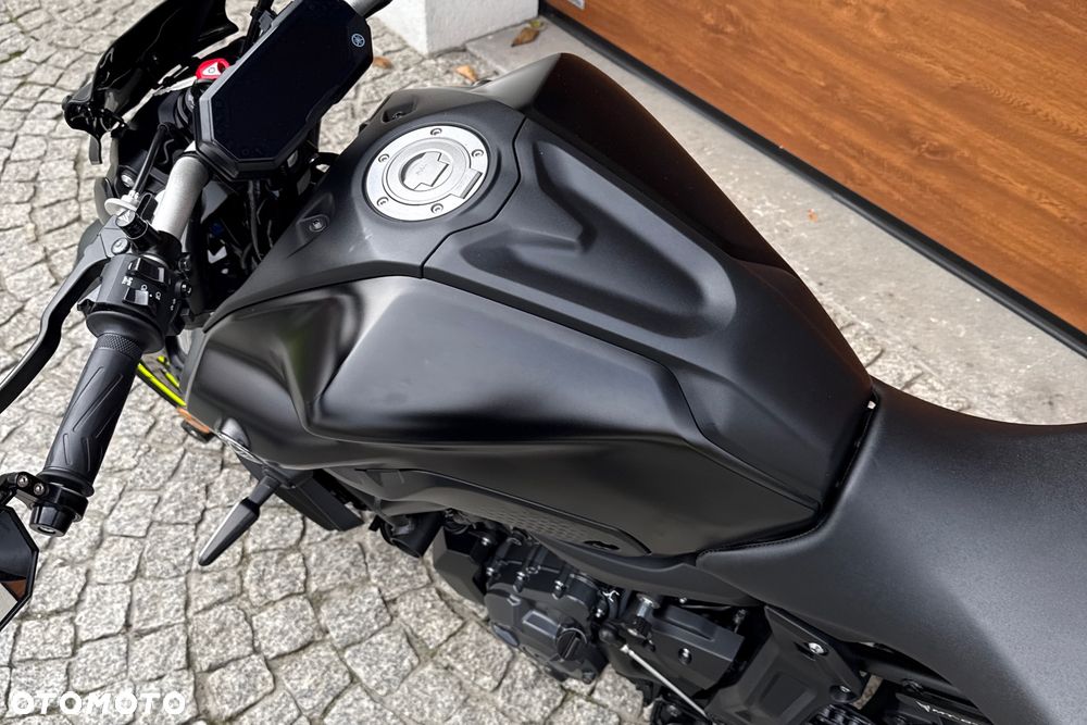 Yamaha MT - 27