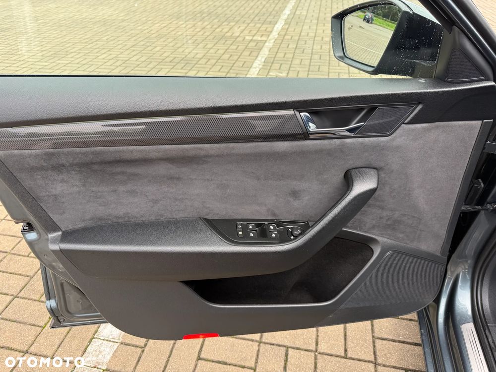 Skoda Superb 2.0 TDI DSG Sportline - 25