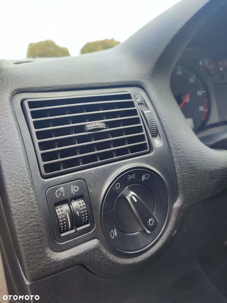 Volkswagen Golf 1.6 Comfortline - 15