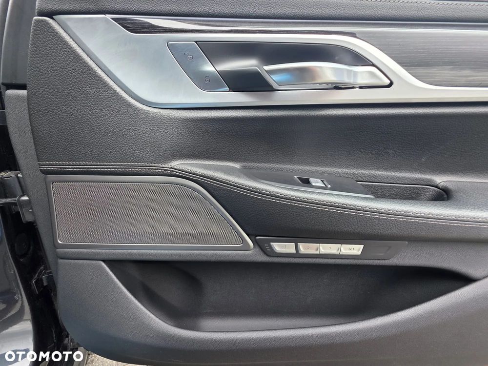 BMW Seria 7 730d xDrive - 24