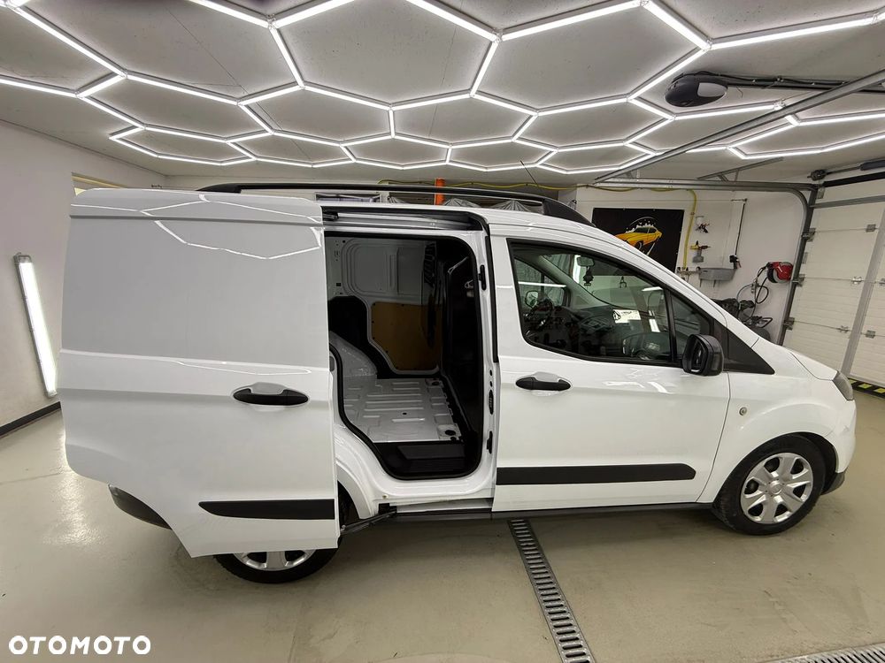 Ford Transit Courier - 8