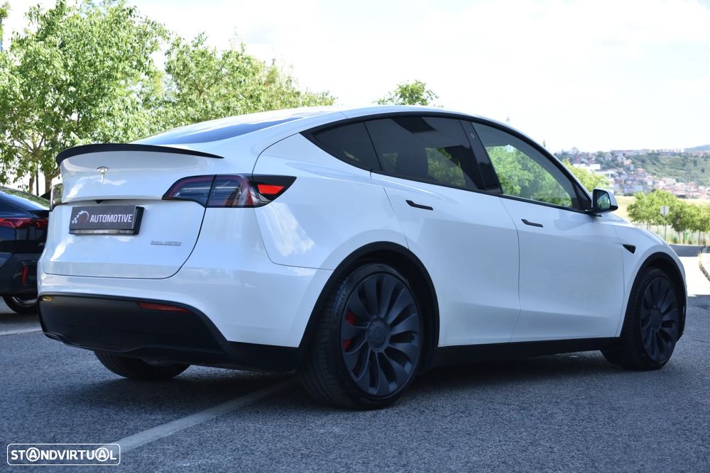 Tesla Model Y Performance Dual Motor AWD - 11